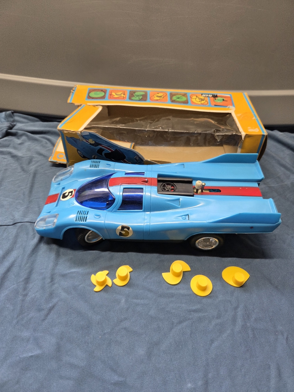 VINTAGE RADIO SHACK BATTERY POWERED PORSCHE 917 TOY CAR